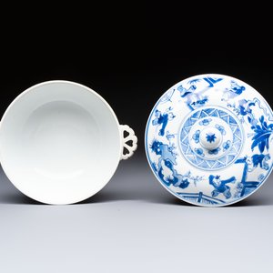 A Chinese blue and white 'Long Elizas and Playing Boys' bowl and cover, Chenghua mark, Kangxi — photo 5