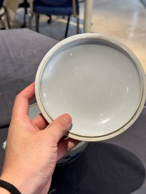 A Chinese blue and white 'Long Elizas and playing boys' covered bowl, Chenghua mark, Kangxi — foto 5