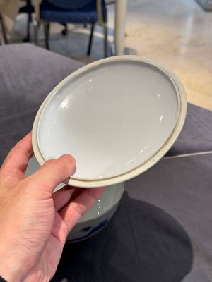 A Chinese blue and white 'Long Elizas and playing boys' covered bowl, Chenghua mark, Kangxi — foto 6