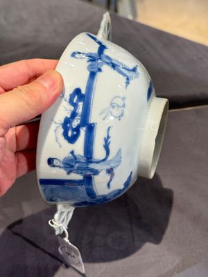 A Chinese blue and white 'Long Elizas and playing boys' covered bowl, Chenghua mark, Kangxi — foto 8