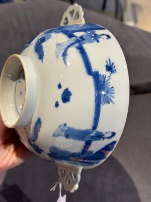 A Chinese blue and white 'Long Elizas and playing boys' covered bowl, Chenghua mark, Kangxi — foto 10