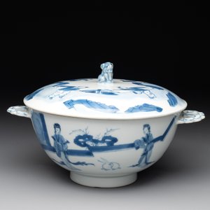 A Chinese blue and white 'Long Elizas and playing boys' covered bowl, Chenghua mark, Kangxi — foto 2