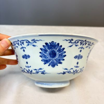 A Chinese blue and white 'Lotus' bowl — foto 3