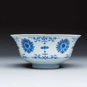 A Chinese blue and white 'Lotus' bowl — foto 4