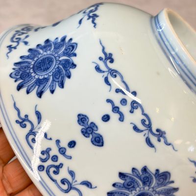 A Chinese blue and white 'Lotus' bowl — foto 17