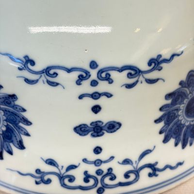 A Chinese blue and white 'Lotus' bowl — foto 18
