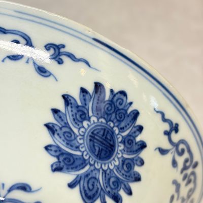 A Chinese blue and white 'Lotus' bowl — foto 21