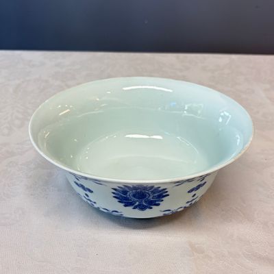 A Chinese blue and white 'Lotus' bowl — foto 2
