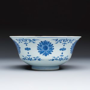A Chinese blue and white 'Lotus' bowl — foto 2