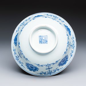 A Chinese blue and white 'Lotus' bowl — foto 7