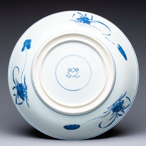 A Chinese blue and white 'lotus' dish, lozenge mark, Kangxi — 照片 2