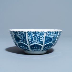 A Chinese blue and white lotus-molded bowl, Jiajing mark, 19th C. — 照片 1