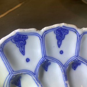 A Chinese blue and white lotus-molded dish, Kangxi mark and of the period — photo 11