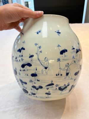 A Chinese blue and white 'lotus pond' jar for the Vietnamese market, Yongzheng mark, 18/19th C. — photo 1