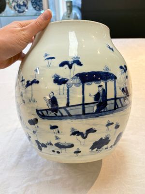 A Chinese blue and white 'lotus pond' jar for the Vietnamese market, Yongzheng mark, 18/19th C. — photo 2