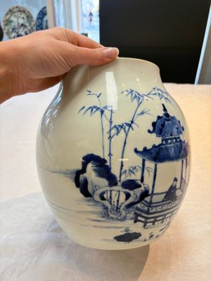 A Chinese blue and white 'lotus pond' jar for the Vietnamese market, Yongzheng mark, 18/19th C. — photo 6