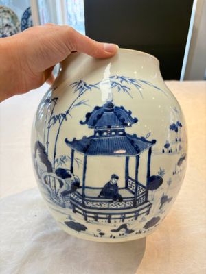 A Chinese blue and white 'lotus pond' jar for the Vietnamese market, Yongzheng mark, 18/19th C. — photo 7