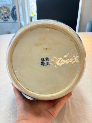 A Chinese blue and white 'lotus pond' jar for the Vietnamese market, Yongzheng mark, 18/19th C. — photo 10