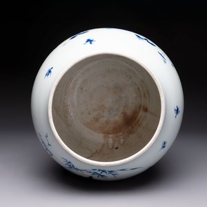 A Chinese blue and white 'lotus pond' jar for the Vietnamese market, Yongzheng mark, 18/19th C. — photo 5