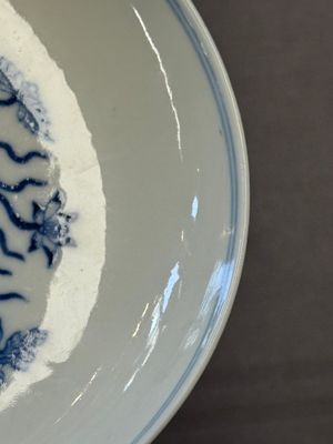 A Chinese blue and white 'lotus pond' plate, Qianlong mark, 19/20th C. — 照片 6