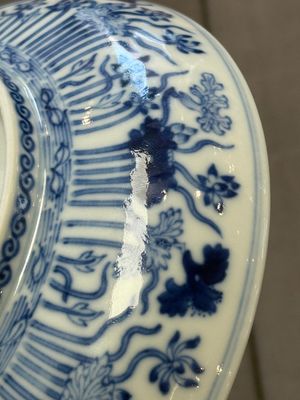 A Chinese blue and white 'lotus pond' plate, Qianlong mark, 19/20th C. — 照片 10
