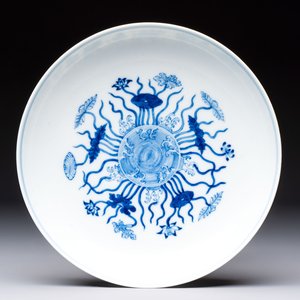 A Chinese blue and white 'lotus pond' plate, Qianlong mark, 19/20th C. — 照片 1