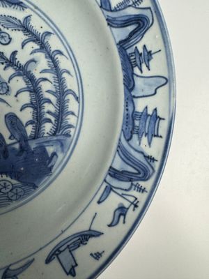 A Chinese blue and white 'Lotus Pond with Ducks' dish — 照片 4