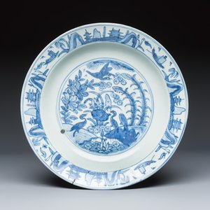 A Chinese blue and white 'Lotus Pond with Ducks' dish — 照片 1