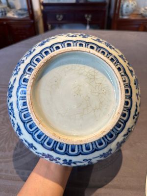 A Chinese blue and white 'lotus scroll' bottle vase, 18/19th C. — photo 13