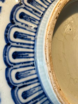 A Chinese blue and white 'lotus scroll' bottle vase, 18/19th C. — photo 14
