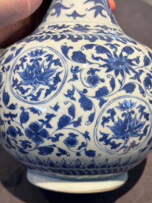 A Chinese blue and white 'lotus scroll' bottle vase, Transitional period — photo 11