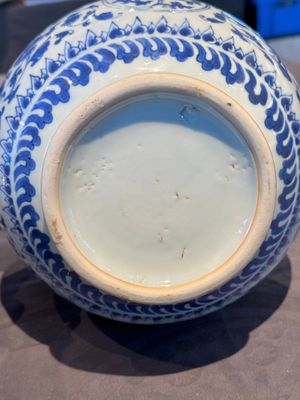 A Chinese blue and white 'lotus scroll' bottle vase, Transitional period — photo 12