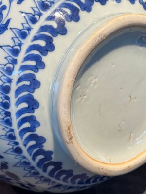 A Chinese blue and white 'lotus scroll' bottle vase, Transitional period — photo 13