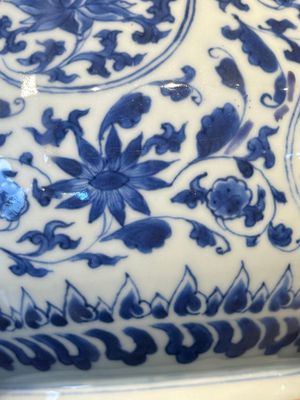 A Chinese blue and white 'lotus scroll' bottle vase, Transitional period — photo 16