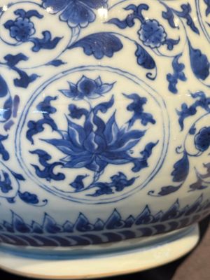 A Chinese blue and white 'lotus scroll' bottle vase, Transitional period — photo 17