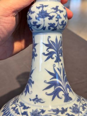 A Chinese blue and white 'lotus scroll' bottle vase, Transitional period — photo 6