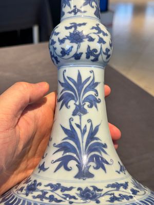 A Chinese blue and white 'lotus scroll' bottle vase, Transitional period — photo 10