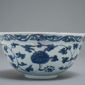 A Chinese blue and white lotus scroll bowl, Jiajing — photo 3
