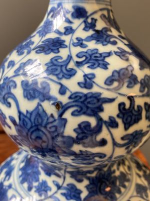 A Chinese blue and white 'lotus scroll' double gourd vase, Jiajing/Wanli — 照片 12