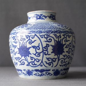A Chinese blue and white 'lotus scroll' jar, dated 1587, Wanli mark and of the period — photo 9