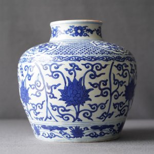 A Chinese blue and white 'lotus scroll' jar, dated 1587, Wanli mark and of the period — photo 10