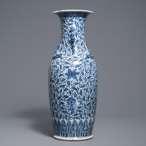 A Chinese blue and white 'lotus scroll' vase, 19th C. — photo 4