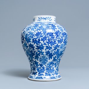 A Chinese blue and white 'lotus scroll' vase, 19th C. — photo 3