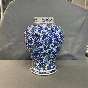 A Chinese blue and white 'lotus scroll' vase, 19th C. — photo 8