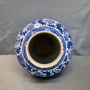 A Chinese blue and white 'lotus scroll' vase, 19th C. — photo 12