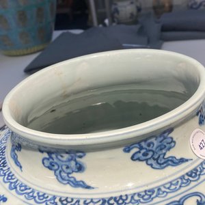 A Chinese blue and white 'lotus scroll' vase, Hongzhi — photo 15