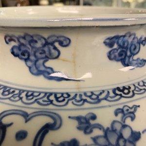 A Chinese blue and white 'lotus scroll' vase, Hongzhi — photo 8