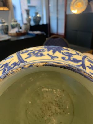 A Chinese blue and white 'lotus scroll' vase, Jiajing/Wanli — photo 12
