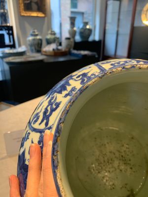 A Chinese blue and white 'lotus scroll' vase, Jiajing/Wanli — photo 13