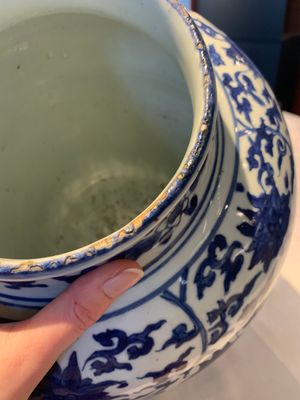 A Chinese blue and white 'lotus scroll' vase, Jiajing/Wanli — photo 10
